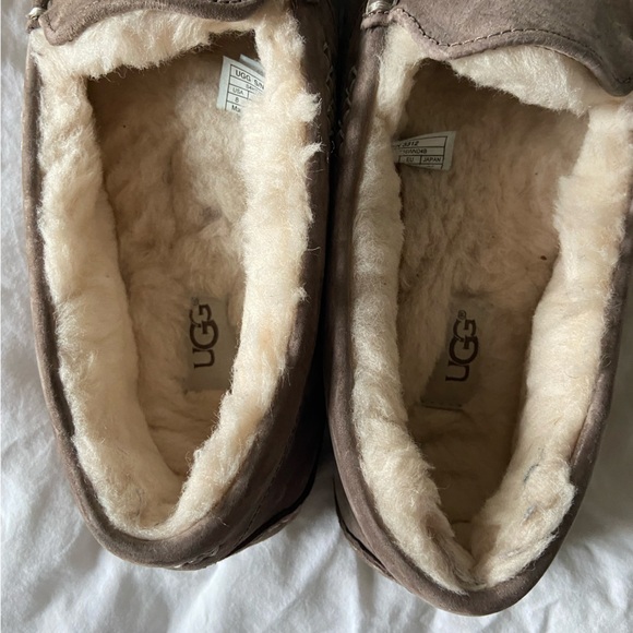 EUC Ugg Ansley Slippers, 8 - Picture 2 of 6